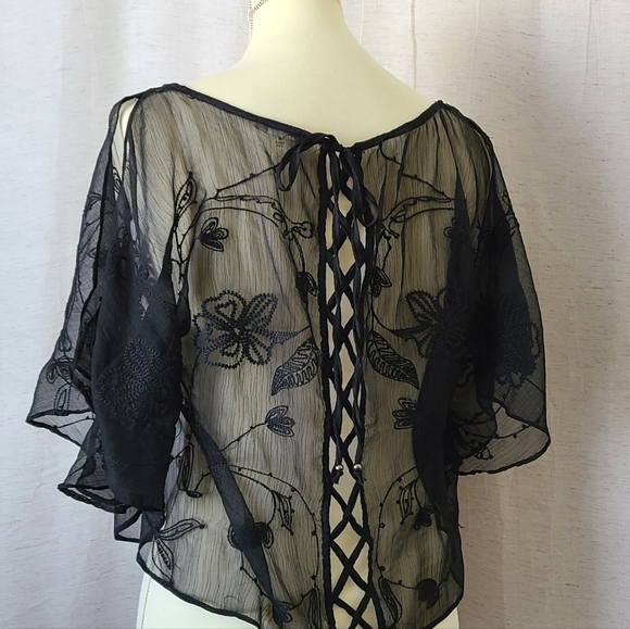 Formal Women Black Shawl/ Black Lace Capelet/ Flower design Size Medium - Picture 2 of 4